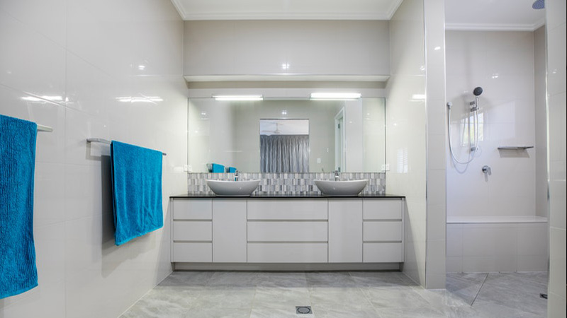white-bathroom-interior-1-1-1-1-1-1-1-1-1.jpg